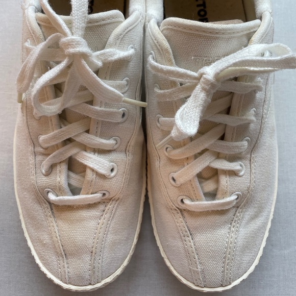 Tretorn  Canvas Sneaker White ~ 7.5 - Picture 2 of 5
